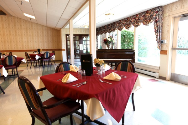 The Laurels of Norworth: Dining